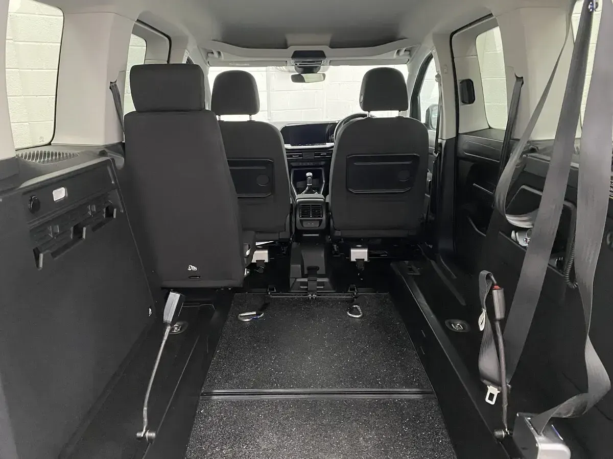 Used Ford Tourneo Connect Titanium 122 HP (89 kW) 2023 Grey MPV