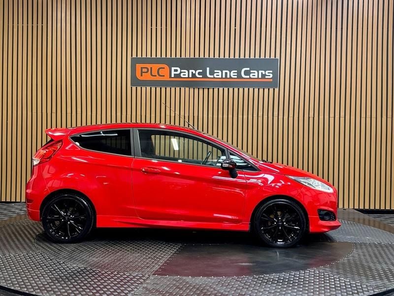 Used Ford Fiesta ST-Line 140 HP (102 kW) 2017 Red Hatchback