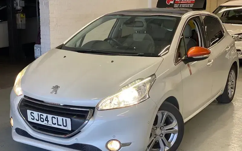Used Peugeot 208 Roland Garros 92 HP (67 kW) 2014 Hatchback