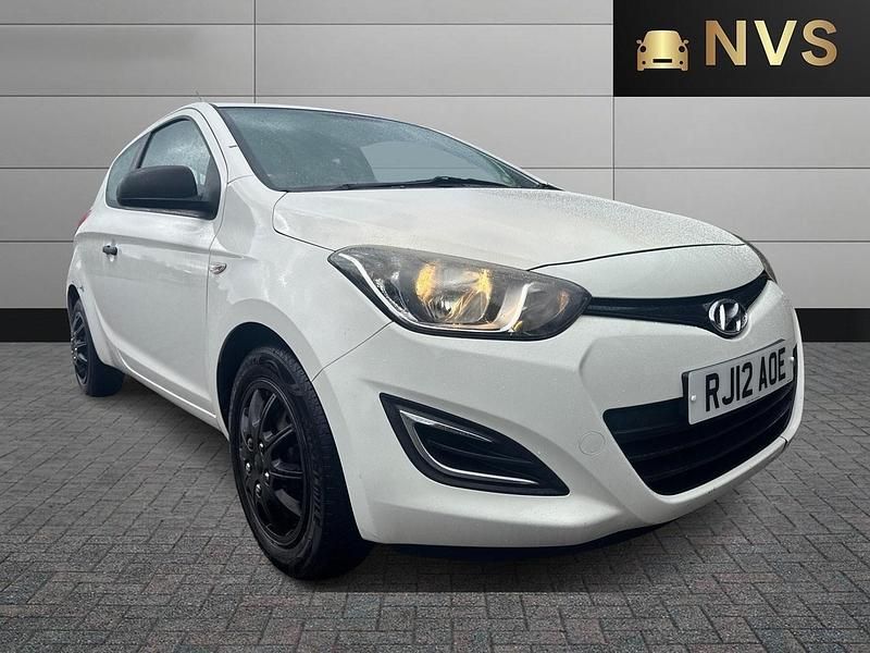 Used Hyundai i20 Classic 2012 White Hatchback