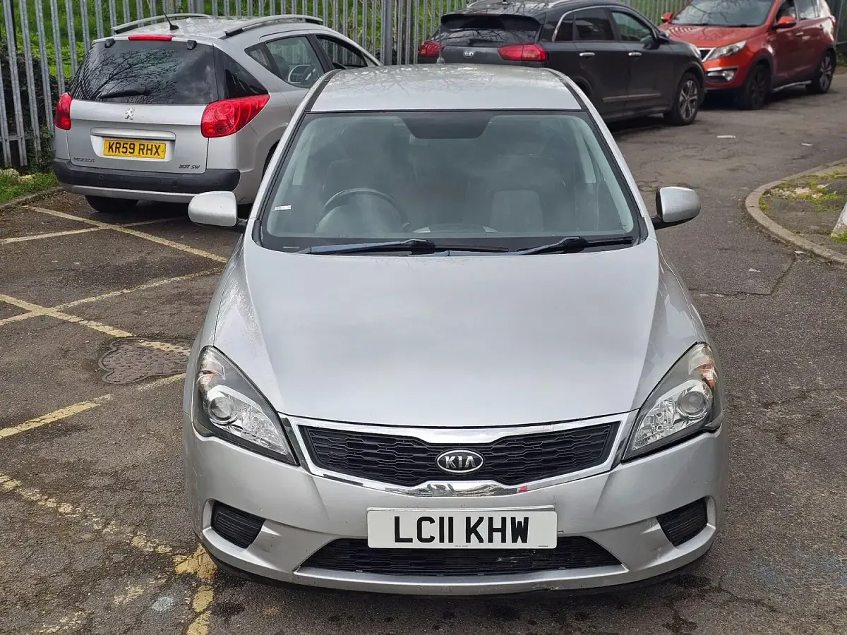 Used Kia Ceed 2011 Silver Hatchback