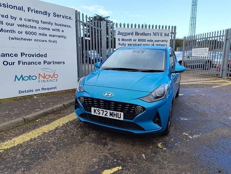 Used Hyundai i10 Premium 67 HP (49 kW) 2023 Turquoise Hatchback