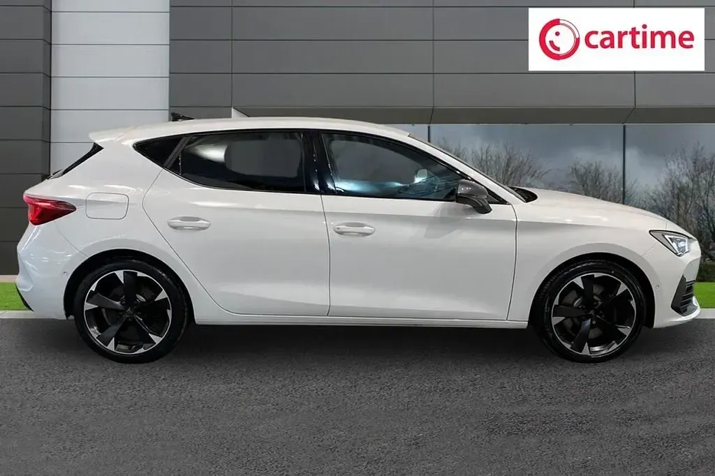 Used Cupra Leon VZ1 245 HP (180 kW) 2023 White Hatchback