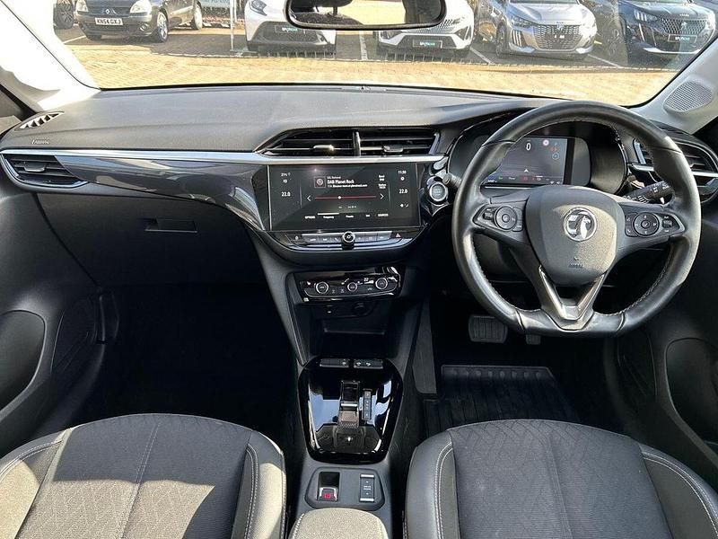 Used Vauxhall Corsa-e Elite 98 kW (134 HP) 2022 White Hatchback