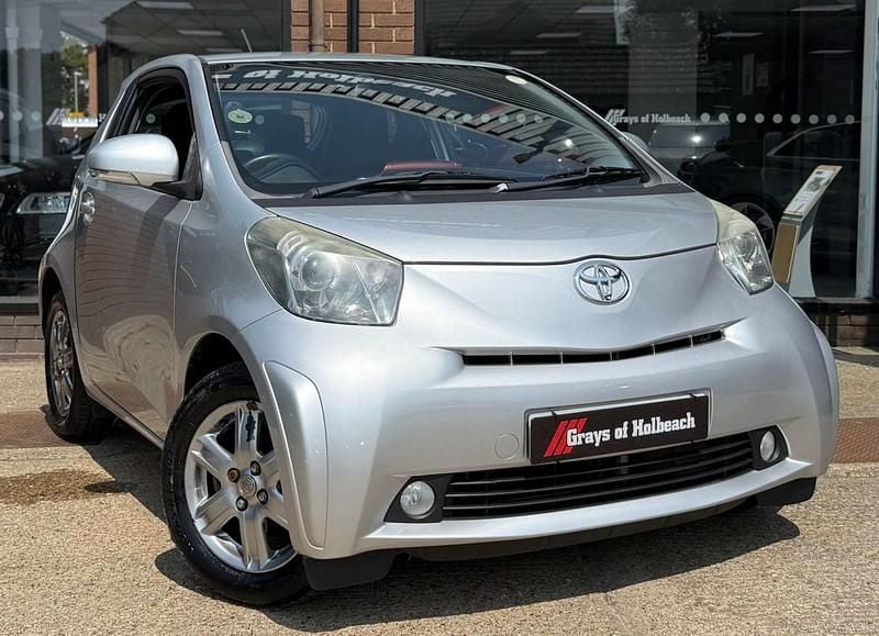 Silver Used 2011 Toyota iQ Hatchback | £5,300 (Fair price) - Image 1/4