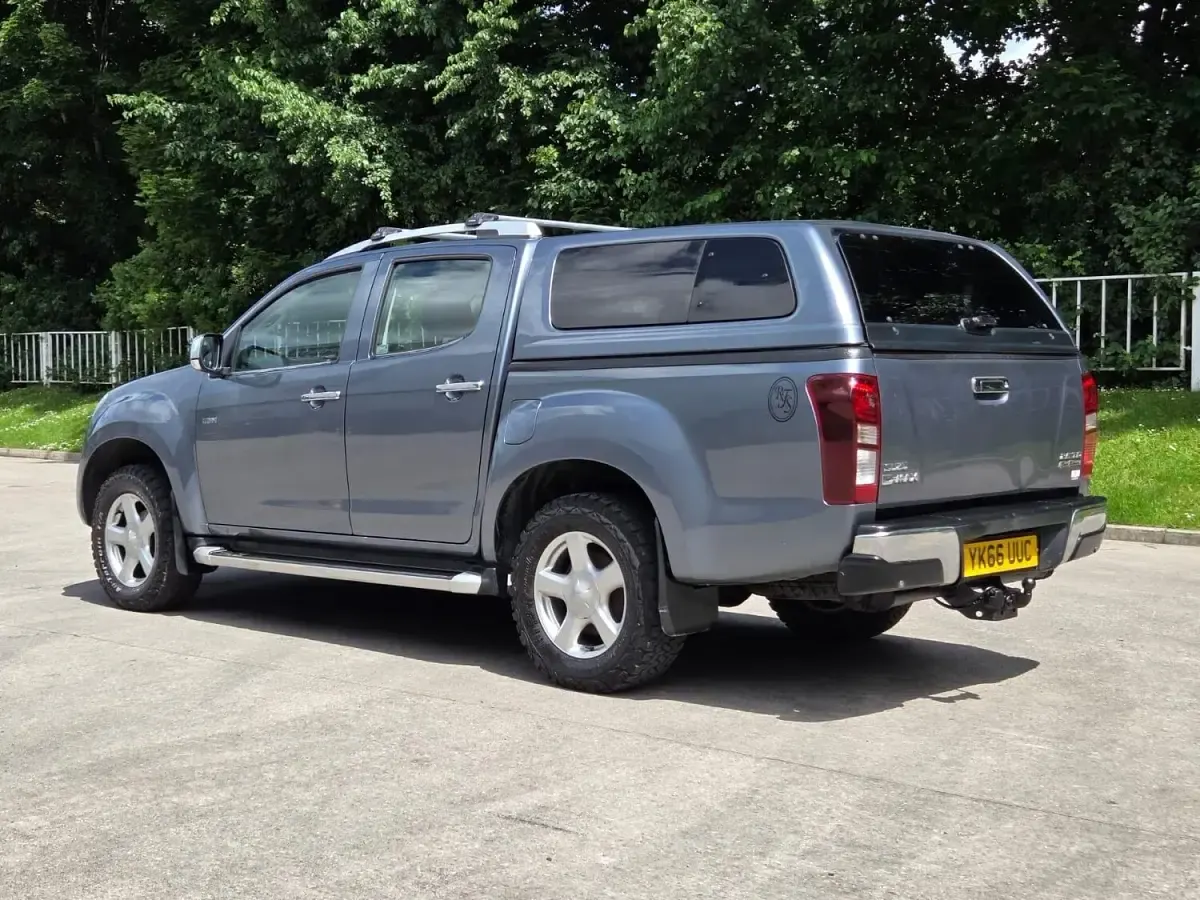 Used Isuzu D-Max 161 HP (118 kW) 2016 Grey Pickup