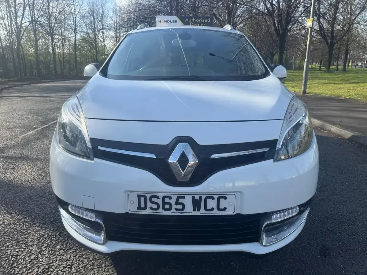 Used Renault Scenic E-Tech Dynamique 110 HP (80 kW) 2015 White MPV
