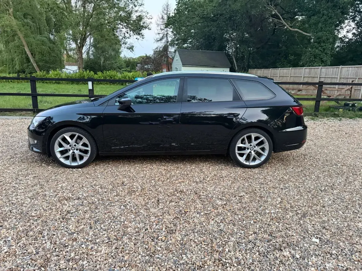 Usado Seat Leon FR 150 CV (110 kW) 2016 Negro Familiar