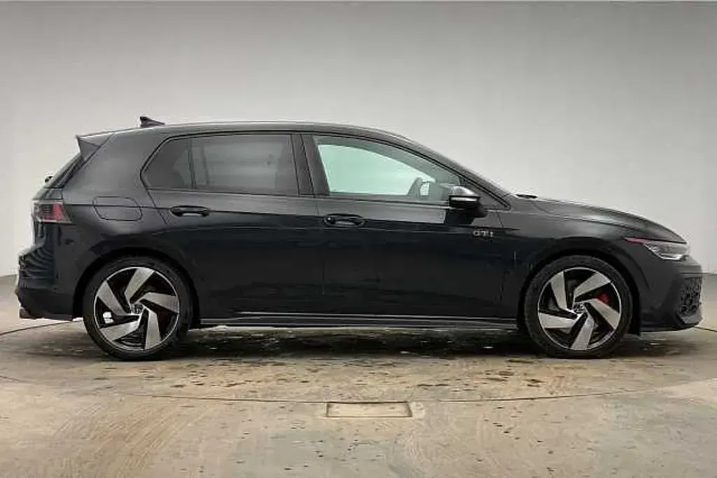 New VW Golf VIII 265 HP (194 kW) 2025