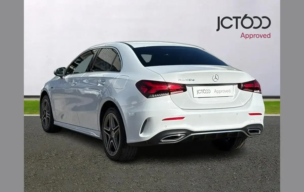 Used Mercedes A250 AMG Line Premium 214 HP (157 kW) 2020 White Sedan