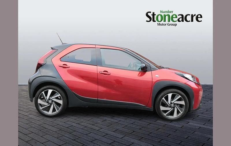 Used Toyota Aygo X 72 HP (52 kW) 2024 Red SUV