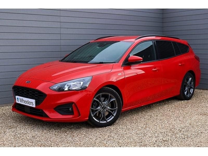 Usado Ford Focus ST-Line 120 HP (88 kW) 2022 Vermelho Carrinha