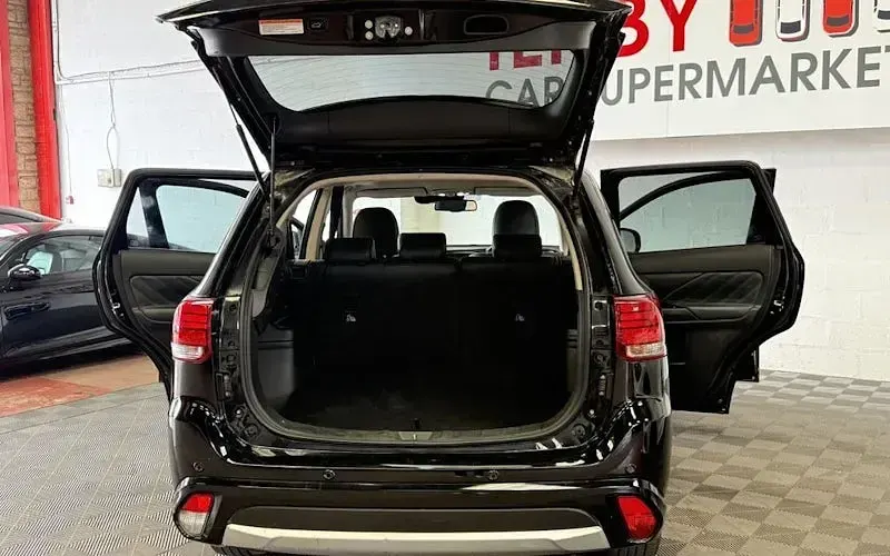 Used Mitsubishi Outlander P-HEV 203 HP (149 kW) 2017 Black SUV