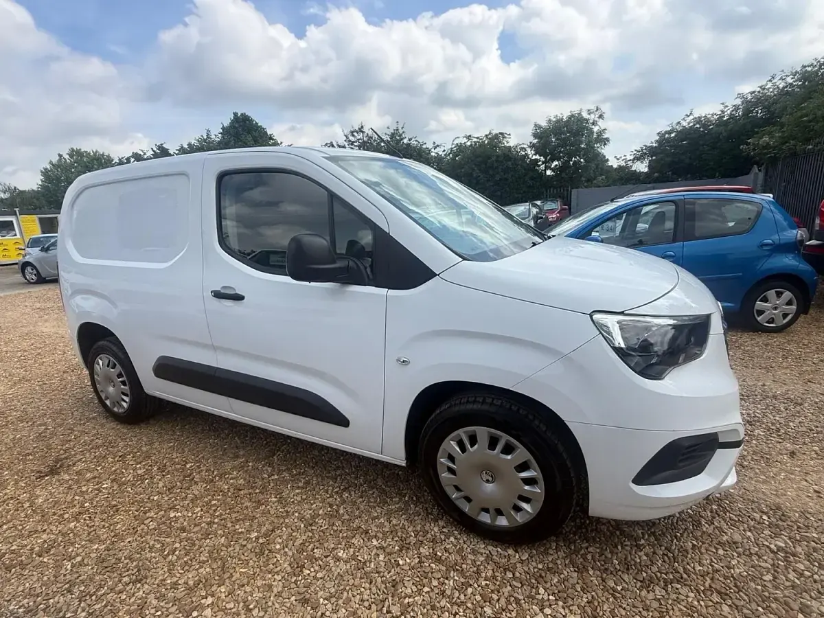 Used Vauxhall Combo Sportive 100 HP (73 kW) 2020 White MPV