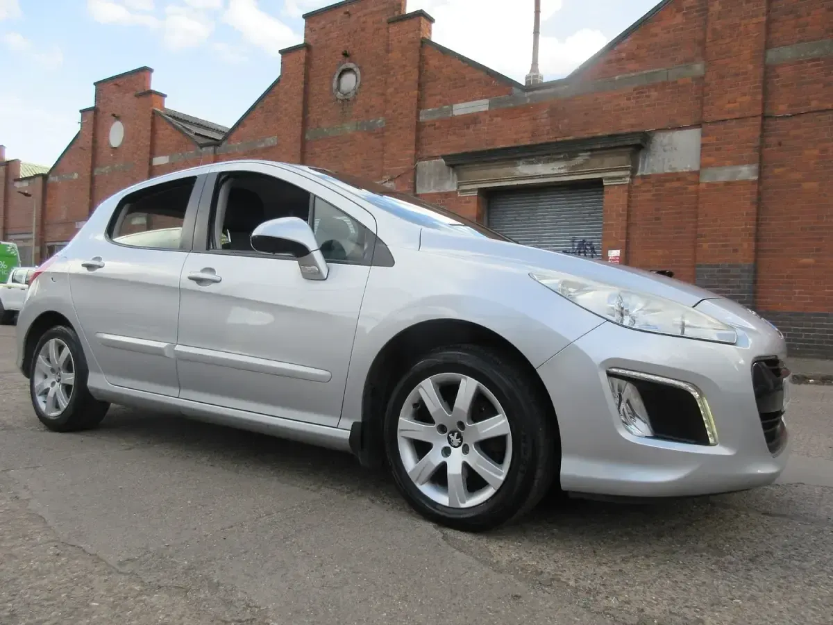 Used Peugeot 308 Active 92 HP (67 kW) 2012 Silver Hatchback