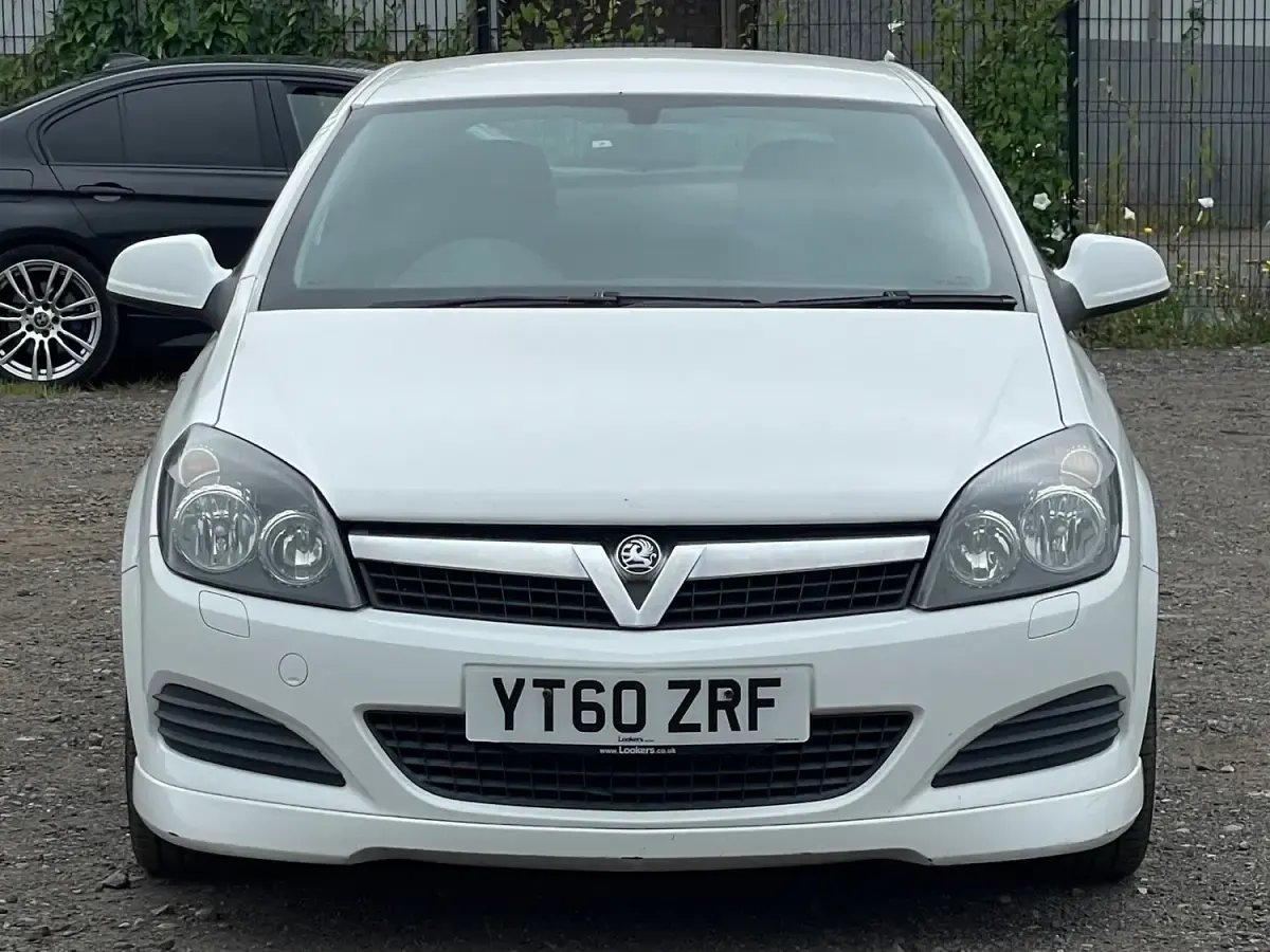Used Vauxhall Astra Sport 2010 White Hatchback