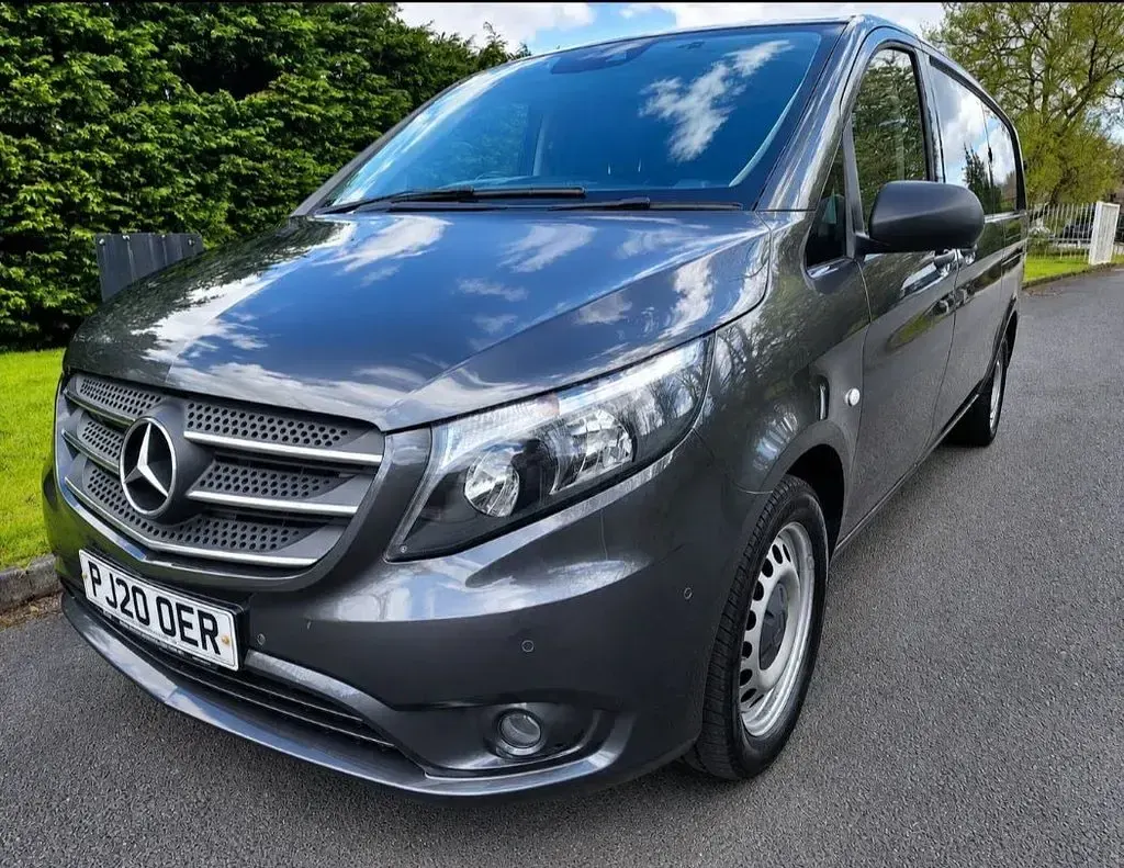 Begagnad Mercedes Vito Premium 163 HK (119 kW) 2020 Grå Van