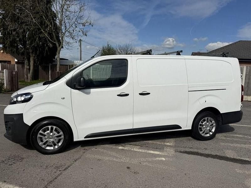 Used Vauxhall Vivaro S 100 HP (73 kW) 2021 White MPV