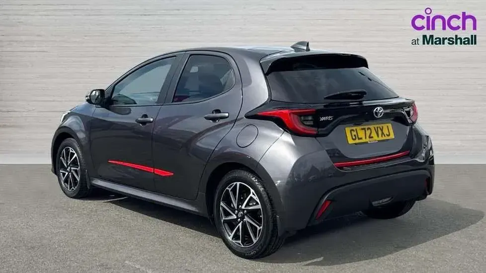 Second-hand Toyota Yaris Hybrid Design 113 CP (83 kW) 2022 Gri Hatchback