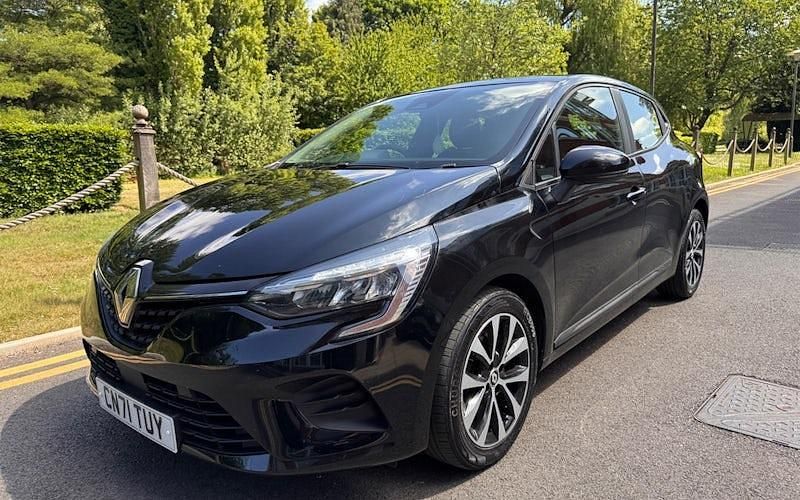Used Renault Clio V Iconic 90 HP (66 kW) 2022 Hatchback