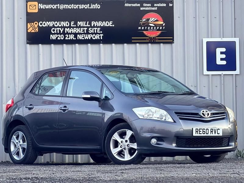 Usado Toyota Auris 2010 Cinzento Citadino