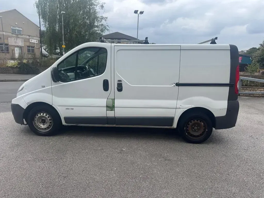 Used Renault Trafic 115 HP (84 kW) 2010 White MPV