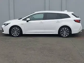 Used Toyota Corolla Design 122 HP (89 kW) 2020 White Estate
