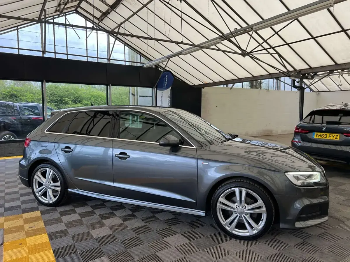 Usado Audi A3 Sportback S-Line 2019 Cinzento Citadino