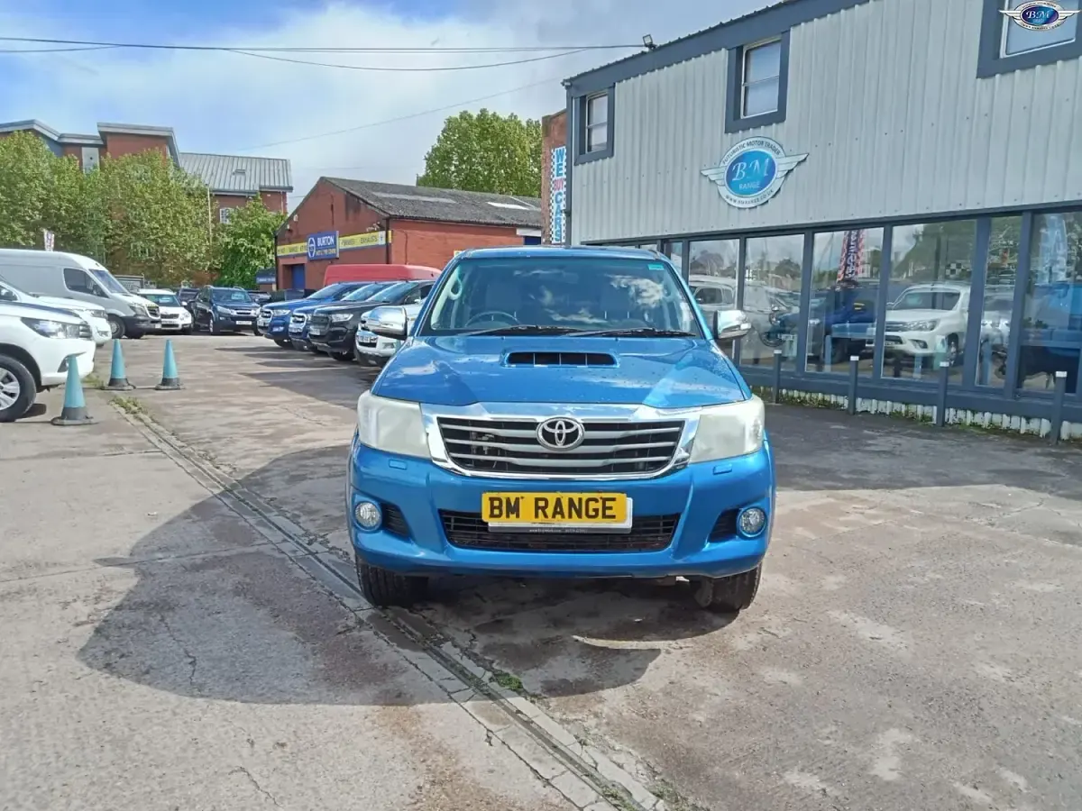 Used Toyota HiLux 144 HP (105 kW) 2012 Blue Pickup