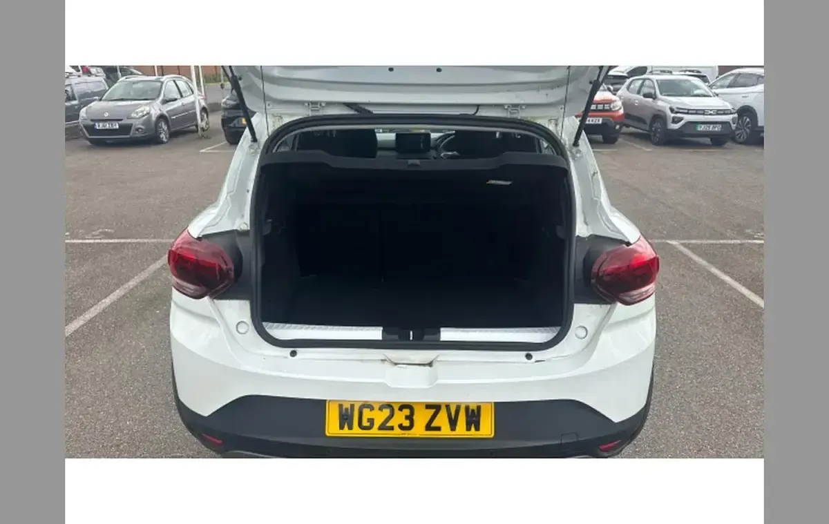 Used Dacia Sandero Expression 90 HP (66 kW) 2023 White SUV