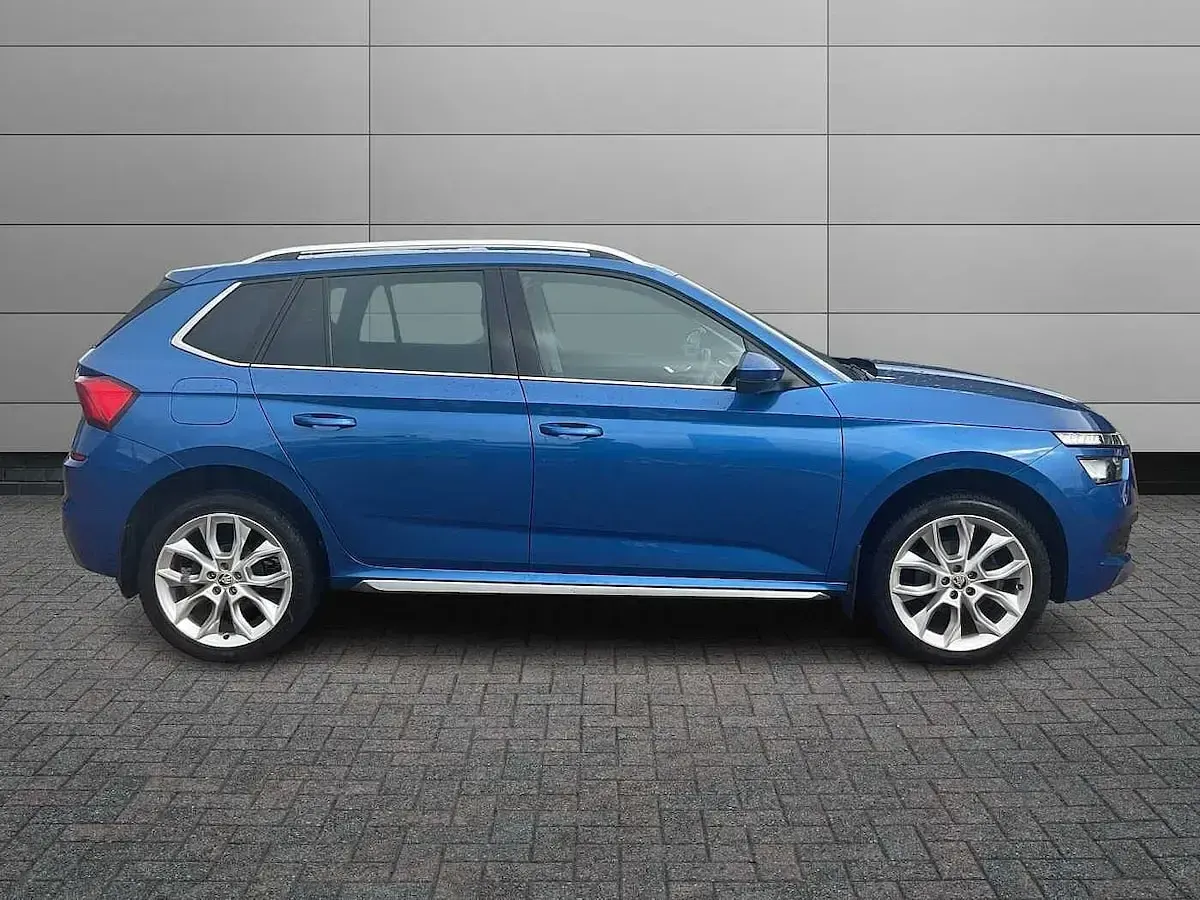 Used Skoda Kamiq SE L 110 HP (80 kW) 2020 Race blue metallic SUV
