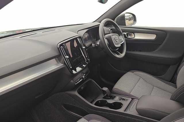 Used Volvo XC40 Core 161 HP (118 kW) 2026 SUV