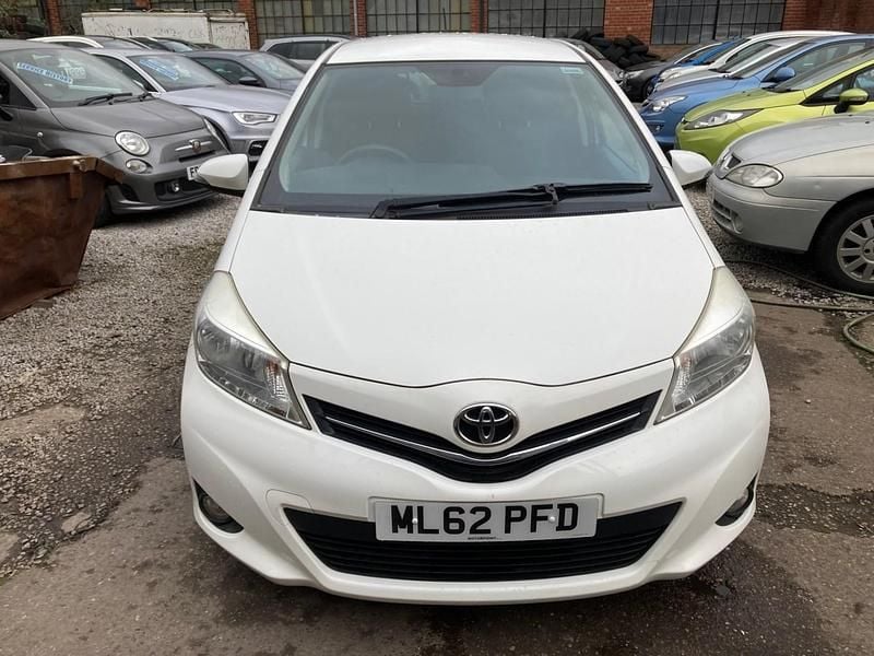 Used Toyota Yaris Edition 69 HP (50 kW) 2012 White Hatchback