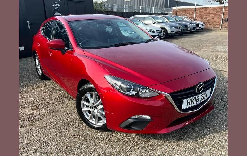 Used Mazda 3 117 HP (86 kW) 2016 Red Hatchback
