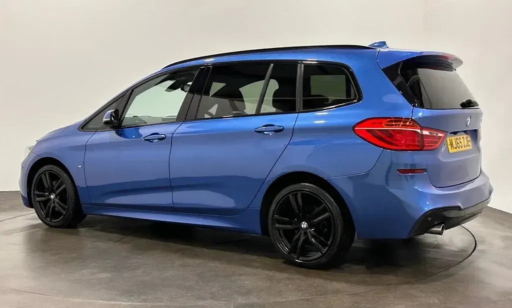 Begagnad BMW 218 M Sport 150 HK (110 kW) 2015 Blå Minibuss