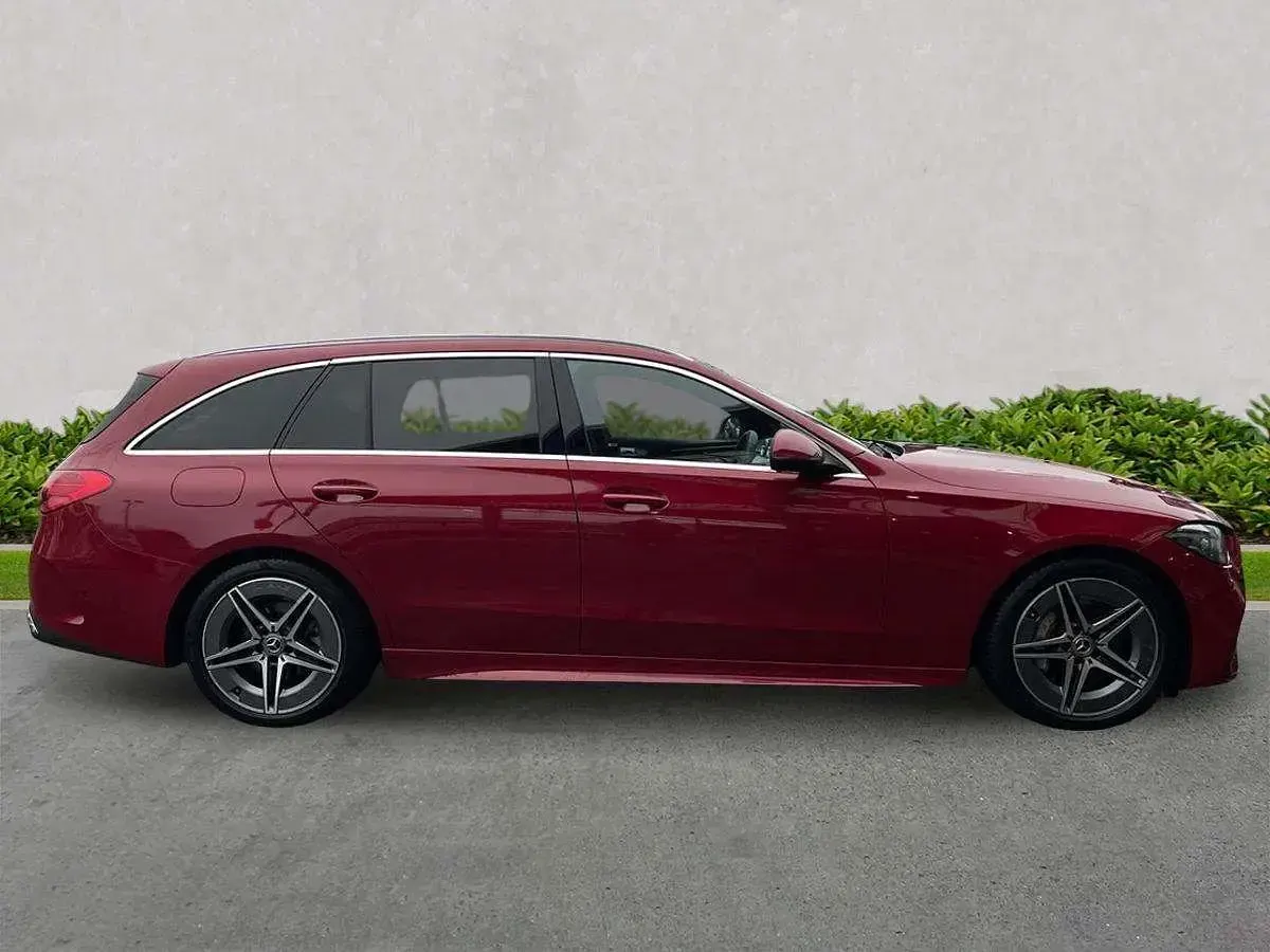 Usado Mercedes C200 AMG line 204 HP (150 kW) 2024 Vermelho Carrinha