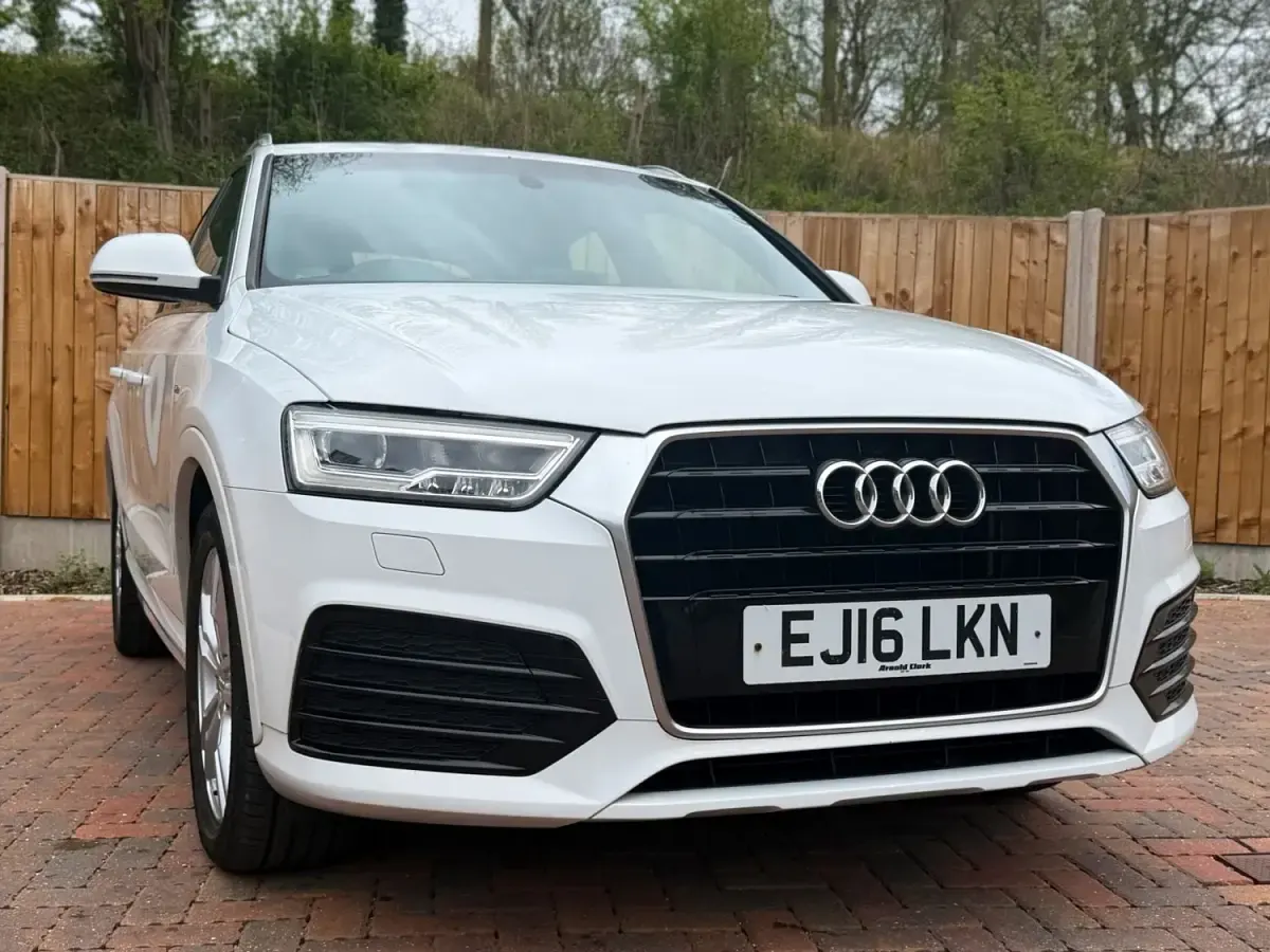 Używany Audi Q3 S-Line 150 KM (110 kW) 2016 Biały SUV