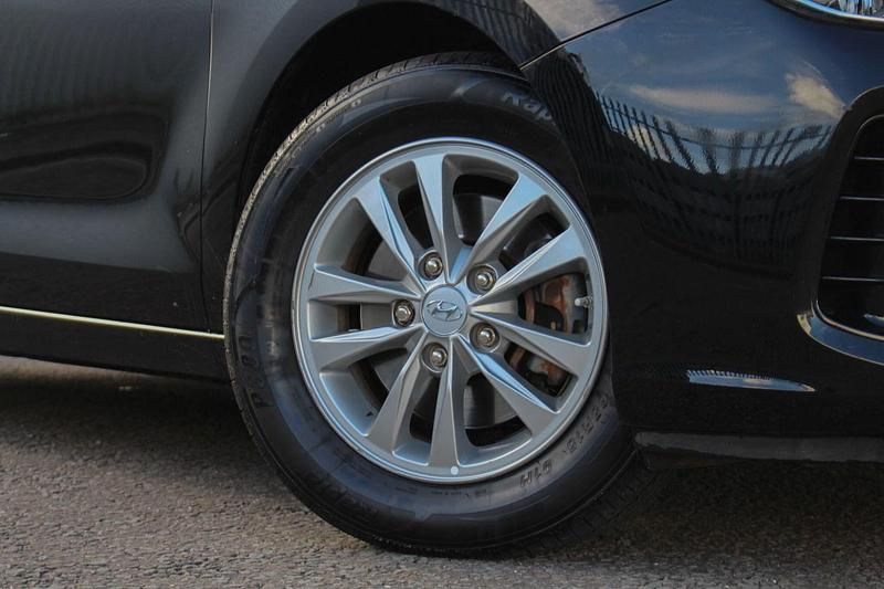 Used Hyundai i30 120 HP (88 kW) 2018 Black Estate