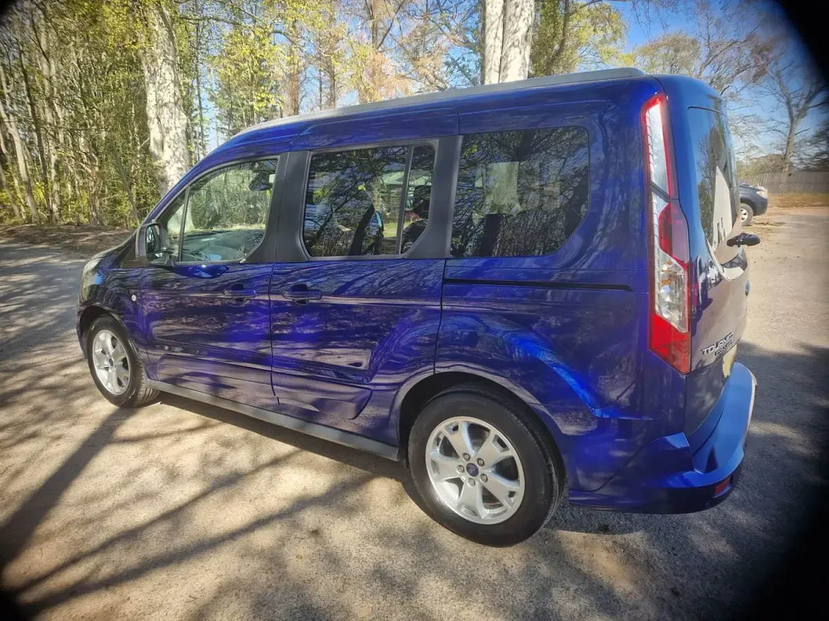 Begagnad Ford Tourneo Connect Titanium 120 HK (88 kW) 2016 Blå Minibuss