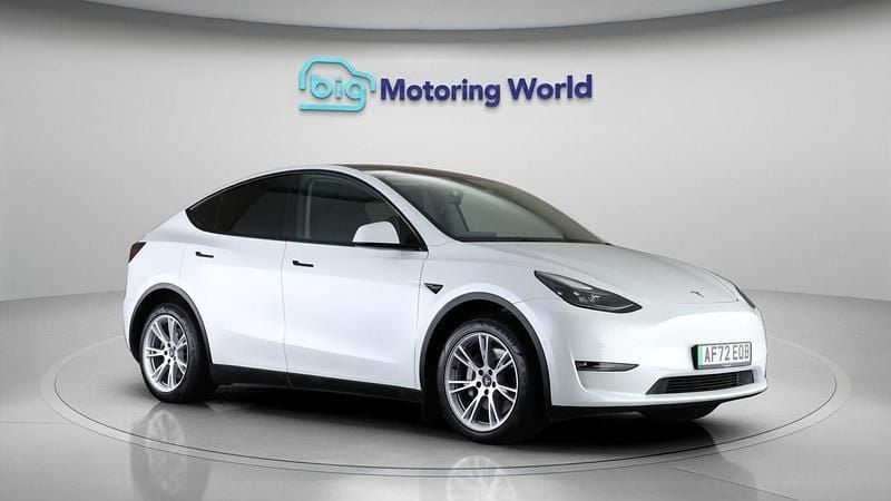 White Used 2022 Tesla Model Y Long Range AWD SUV | £23,700 (Fair price) - Image 1/4