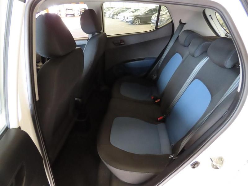 Used Hyundai i10 SE 87 HP (63 kW) 2014 White Hatchback