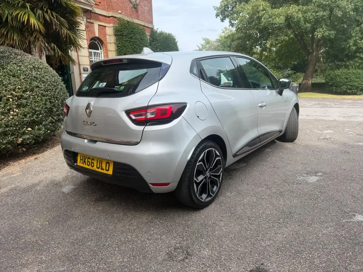 Used Renault Clio Dynamique 2016 Silver Hatchback