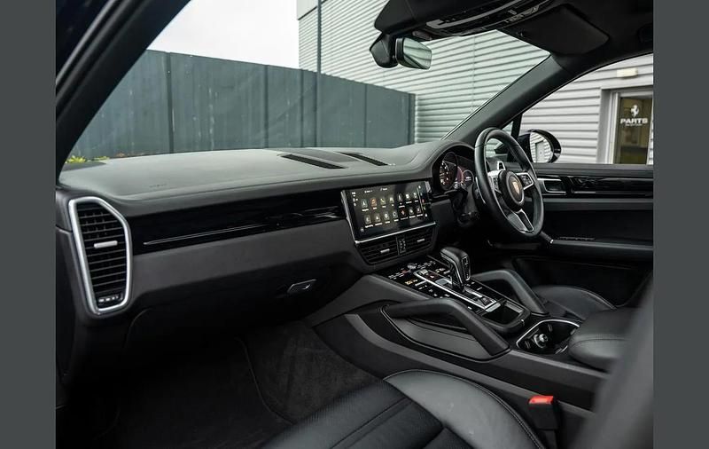 Used Porsche Cayenne 334 HP (245 kW) 2022 Black SUV