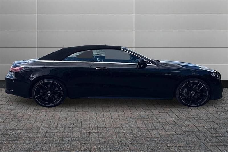 Käytetty Mercedes E53 AMG Premium Plus 435 HP (319 kW) 2023 Musta Avoauto