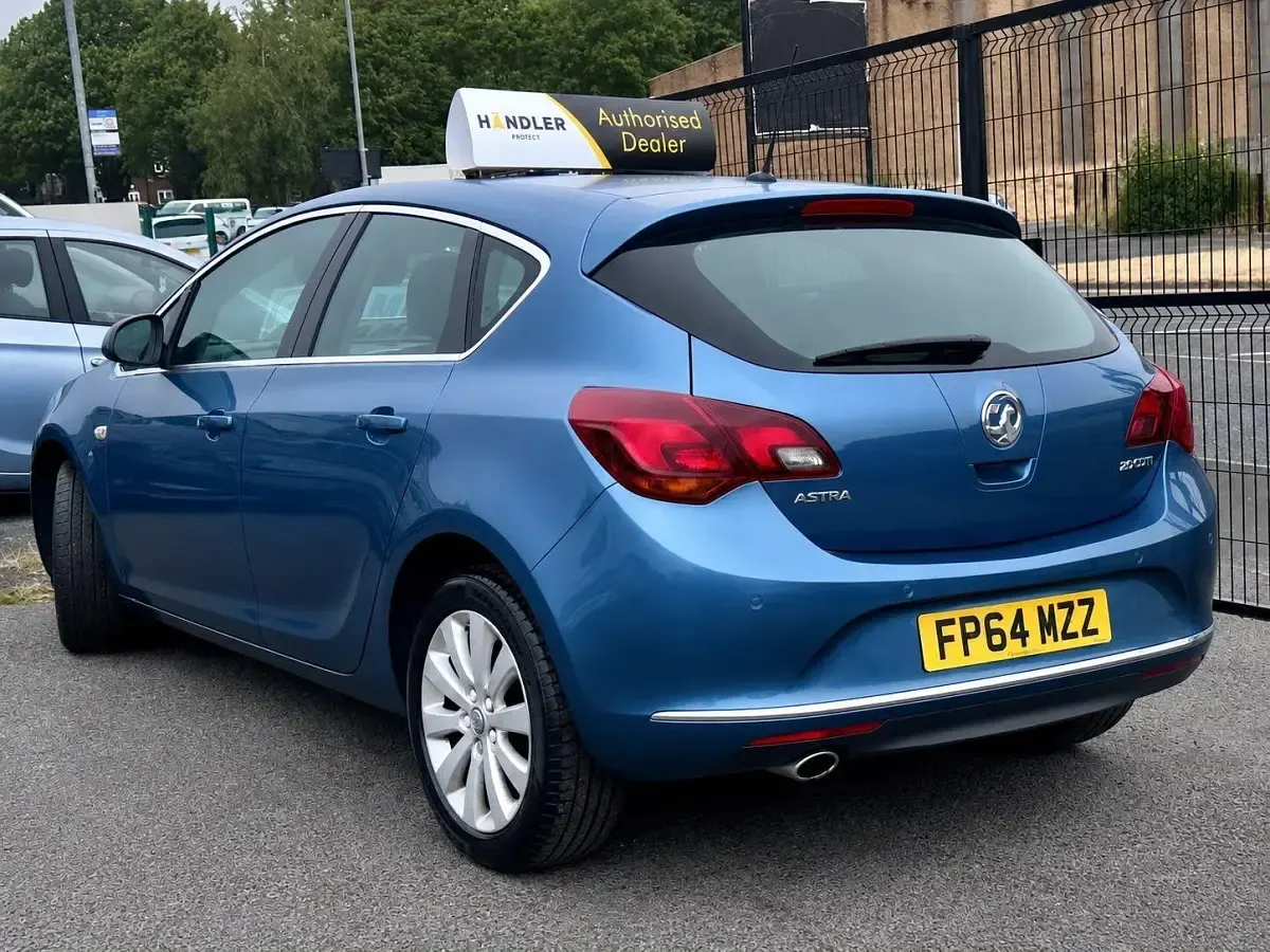 Used Vauxhall Astra Elite 165 HP (121 kW) 2014 Blue Hatchback