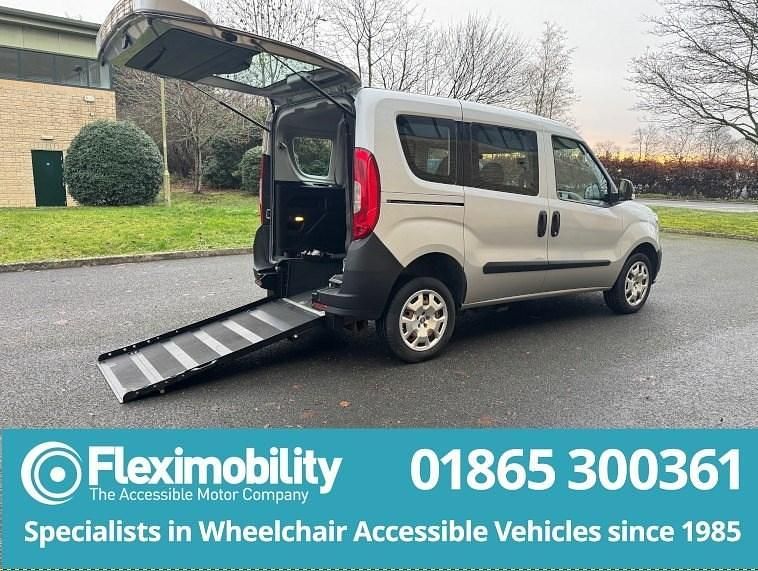 Used Fiat Doblò Pop 95 HP (69 kW) 2018 Silver MPV