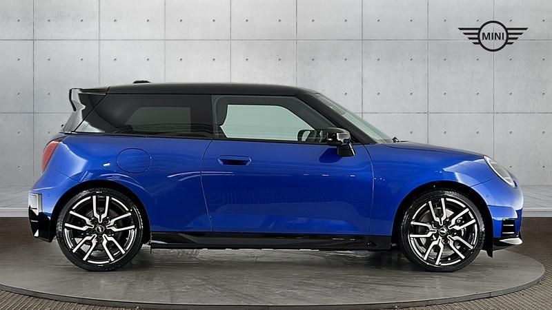 Usado Mini Cooper Hatch 133 kW (181 CV) 2025 Azul Utilitario
