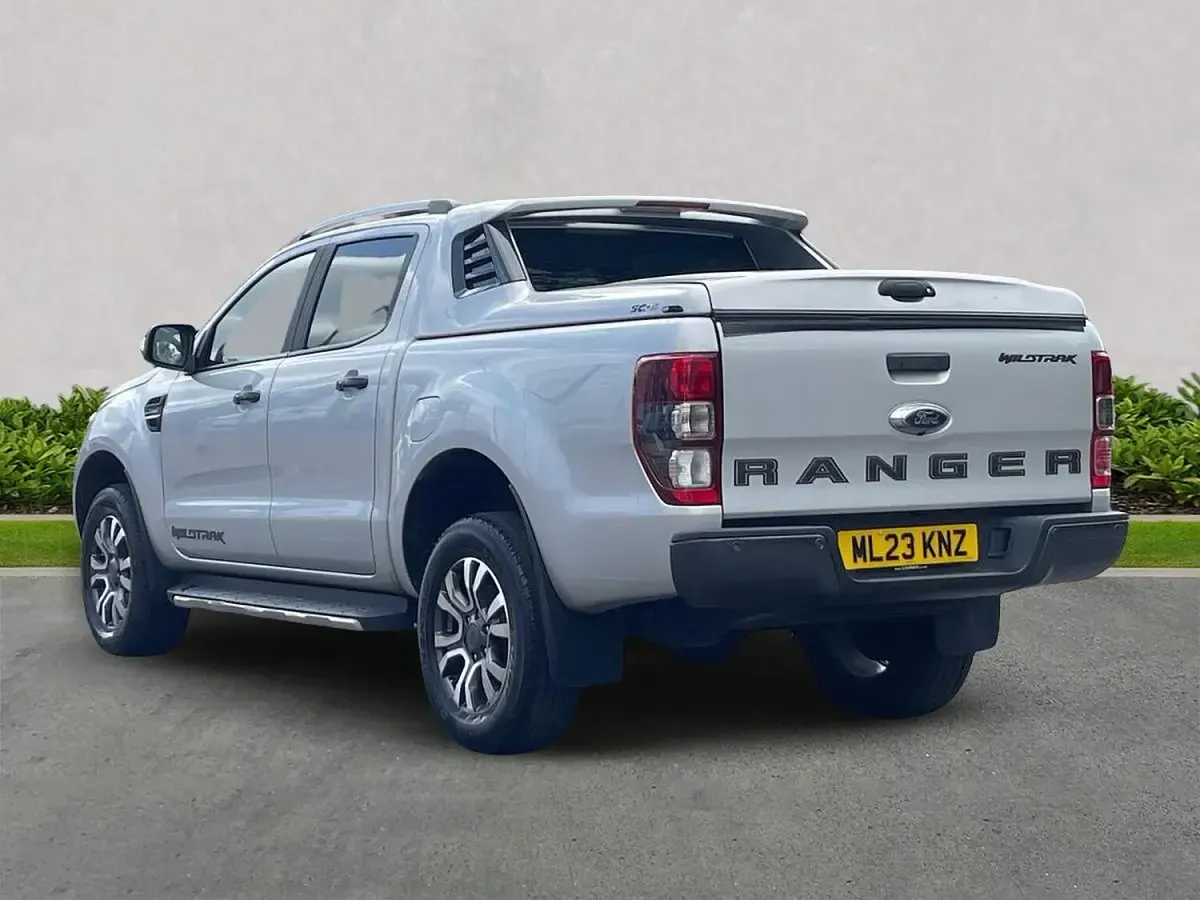 Usado Ford Ranger Wildtrack 213 CV (156 kW) 2023 Plateado Pickup/Camioneta