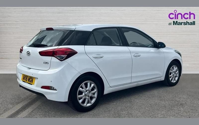 Used Hyundai i20 SE 83 HP (61 kW) 2016 White Hatchback