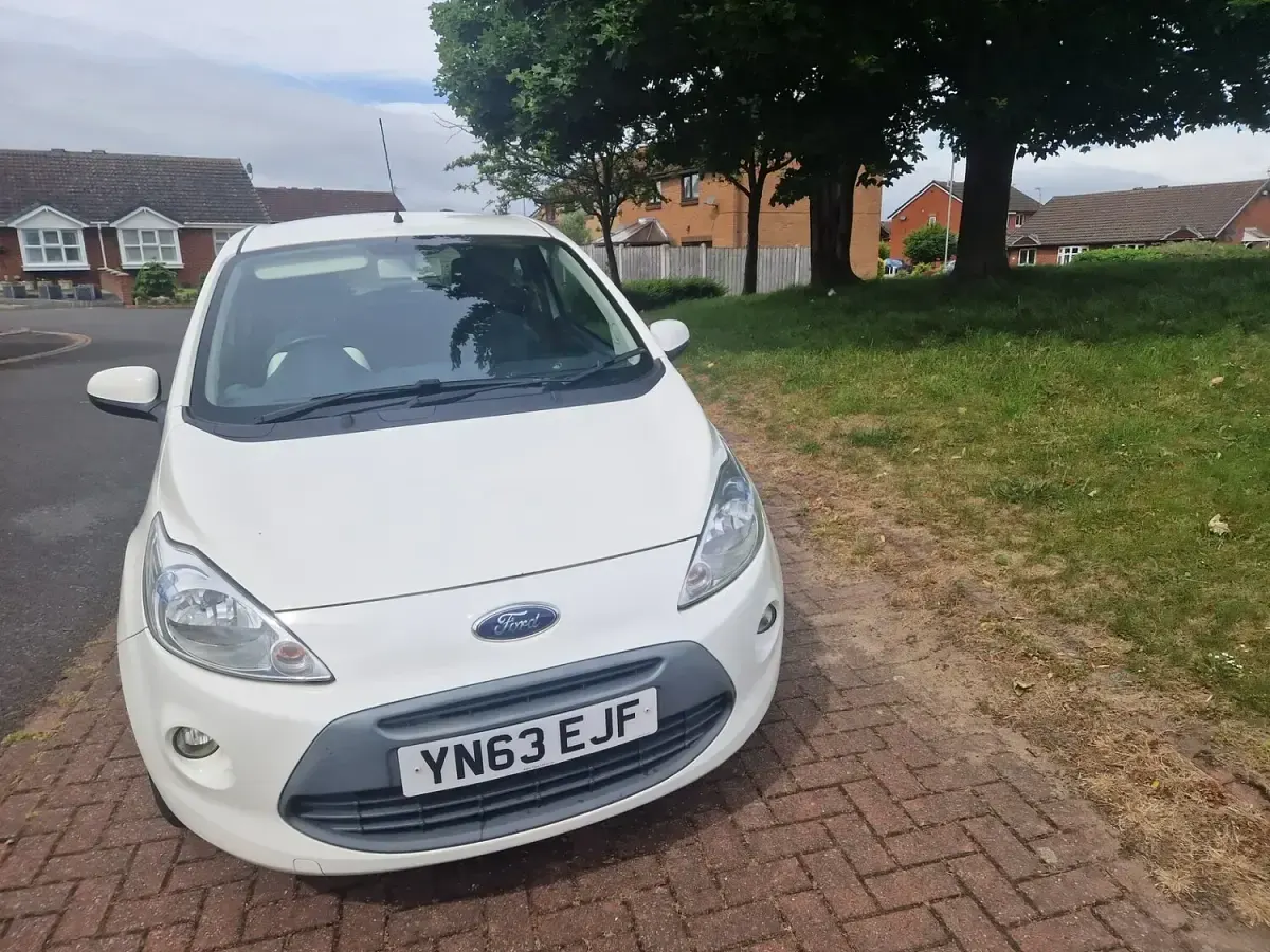 Used Ford Ka Zetec 69 HP (50 kW) 2013 White Hatchback